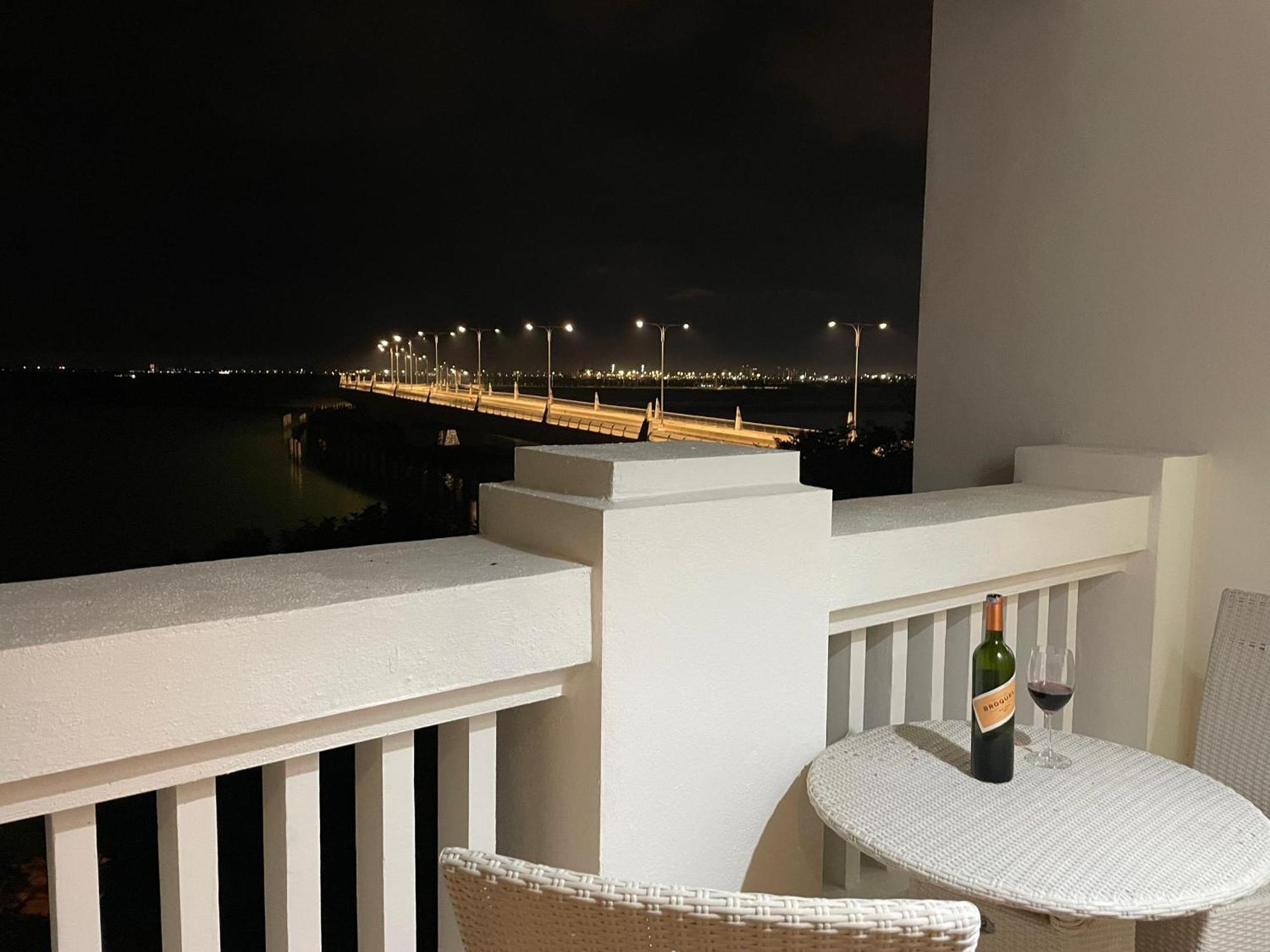 Straits Quay Marina Suites Penang By Aurorahomes Bagan Jermal Luaran gambar